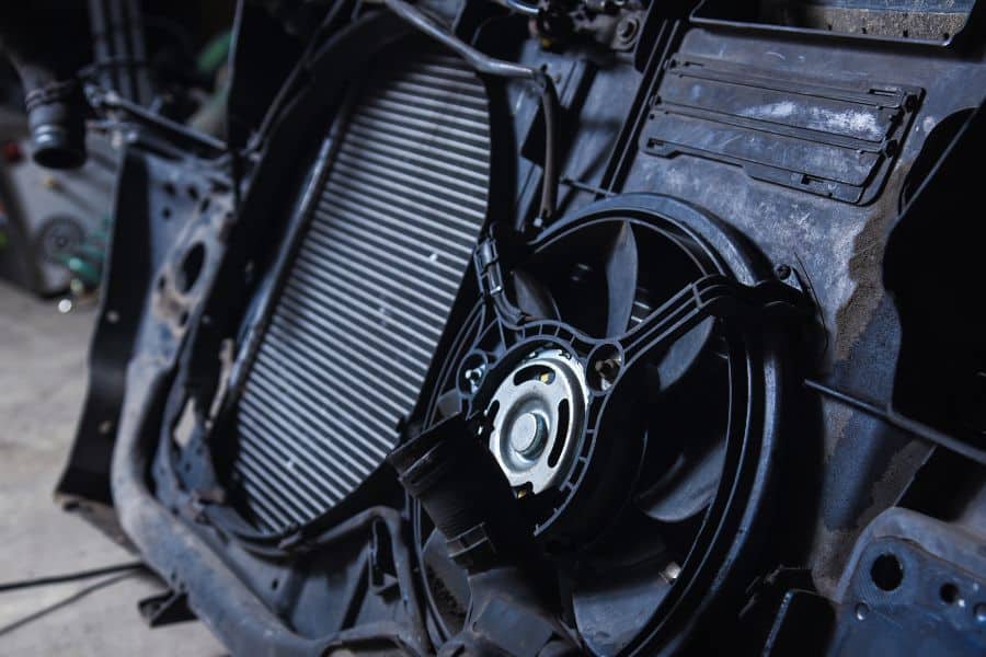 kenapa kipas radiator mobil nyala terus