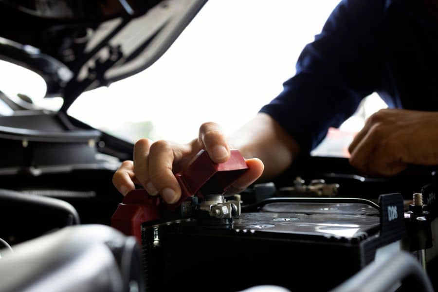 inspeksi mobil sebelum perjalanan jauh