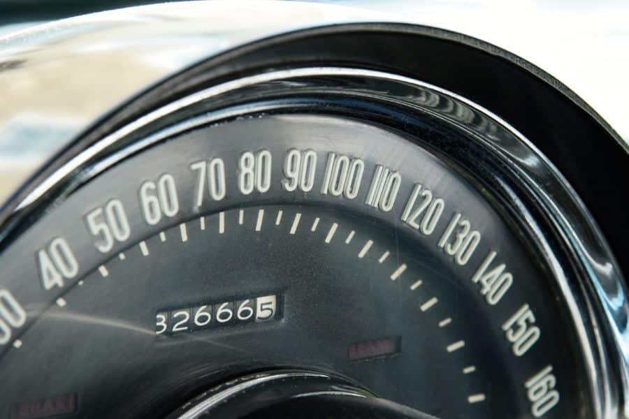 cara cek kilometer mobil bekas yang akurat