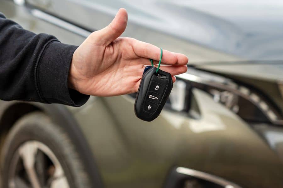 beli mobil bekas lebih baik ke pemilik atau showroom