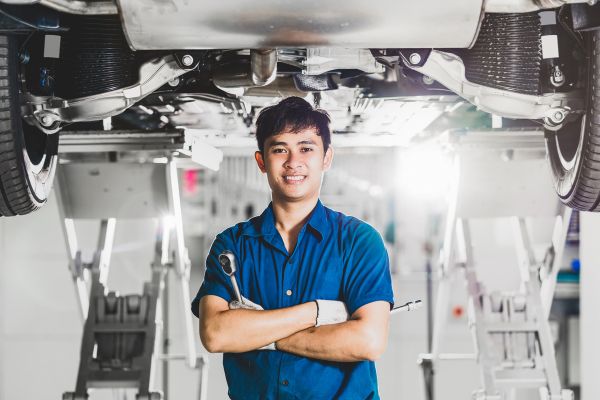 perbedaan bengkel resmi dan bengkel umum