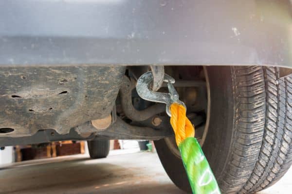 cara menarik mobil mogok