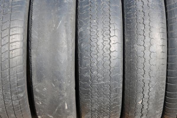 keausan ban ditunjukkan oleh