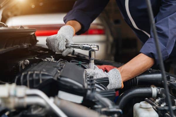 biaya perbaikan oli mesin mobil rembes