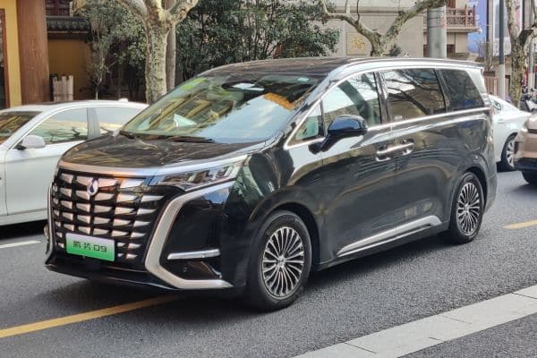 mpv mewah denza d9