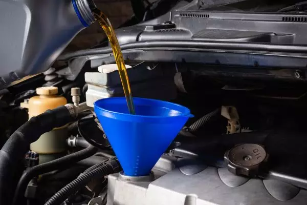 apakah oli mobil bisa untuk motor