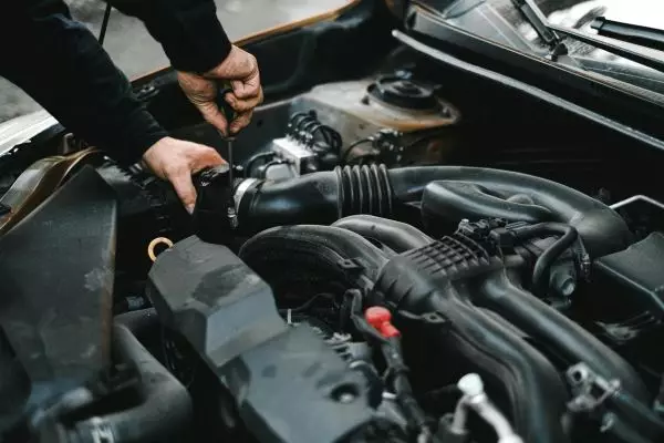 ganti oli mesin mobil berapa km