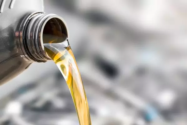 ganti oli mesin mobil berapa km