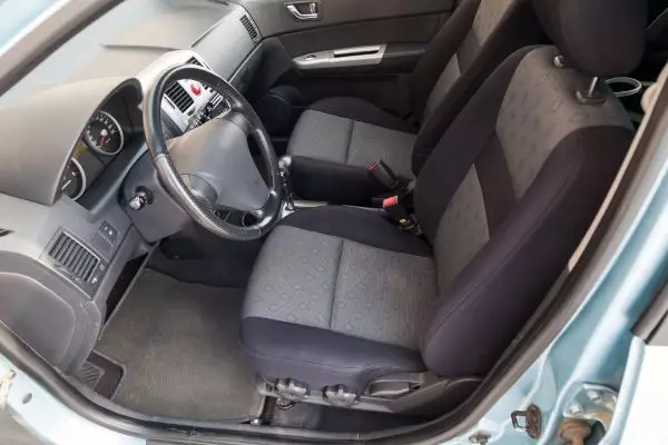 cara membersihkan jok mobil berjamur