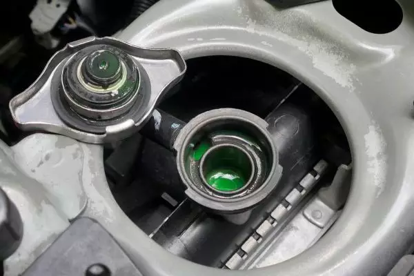 penyebab air radiator mobil cepat habis