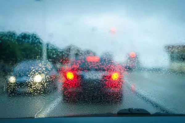 kaca mobil berembun