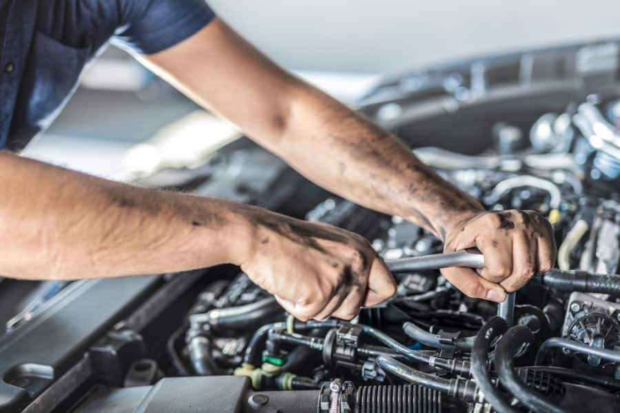 penyebab rpm mobil naik turun