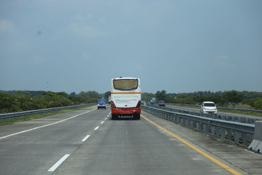 pelanggaran di jalan tol