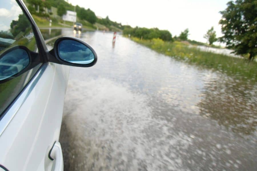 cara aman lewati banjir